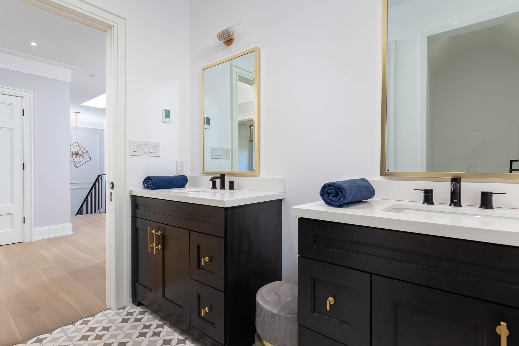 The Benefits of Quartz for Your Bathroom Vanity: Why Quartz Trumps Marble