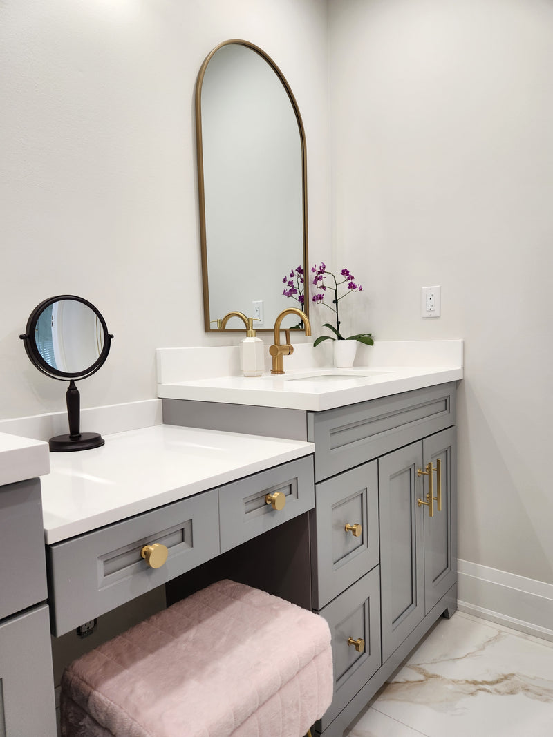 Hampton 96" Makeup Vanity with Quartz Countertop [36x24x36]