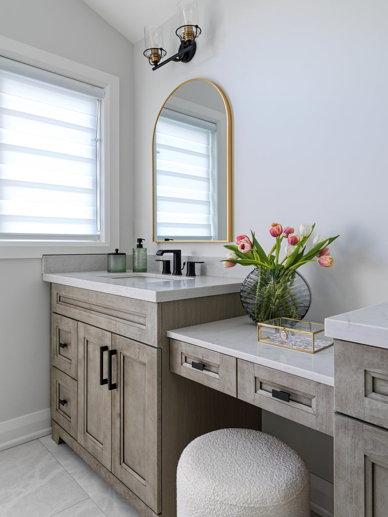 Hampton 96" Makeup Vanity with Quartz Countertop [36x24x36]